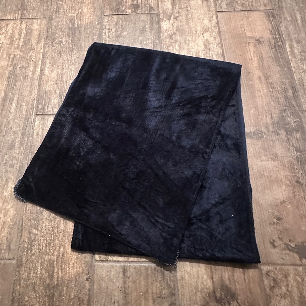 Vintage 1990s Blue Velvet Beaded Corner Table Runner
